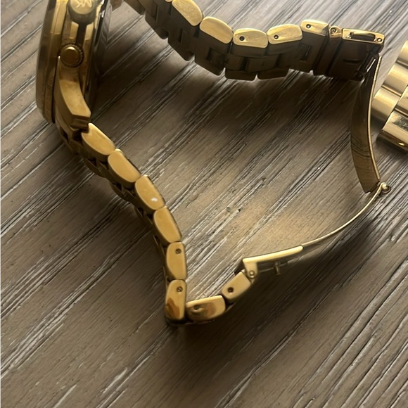 Michael Kors Gold Women's Watch - Picture 5 of 6